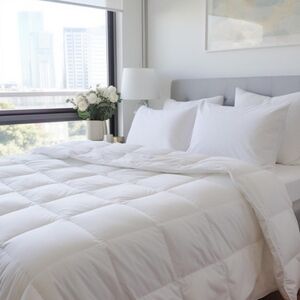 🇺🇦 Down Hotel Blanket Comforter By Daisy Fuentes White Queen 90x90 Inches New